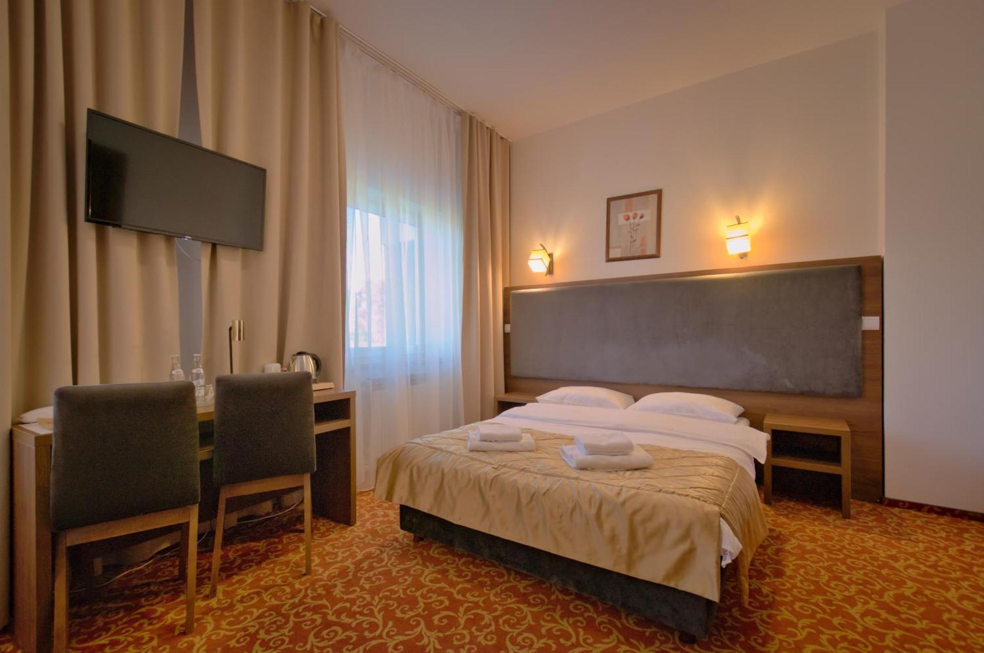 Hotel Sezam 마초바 외부 사진