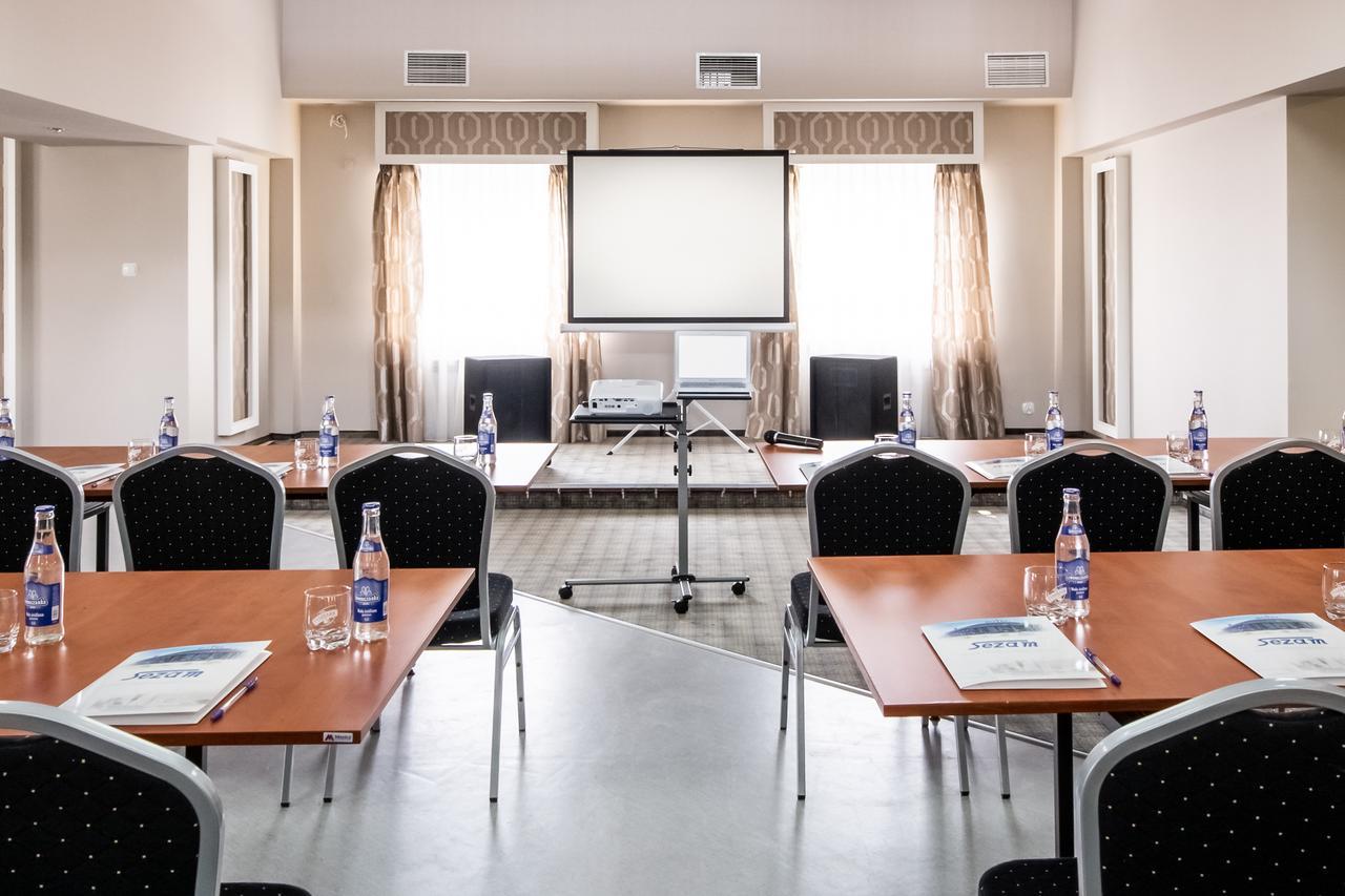 Hotel Sezam 마초바 외부 사진