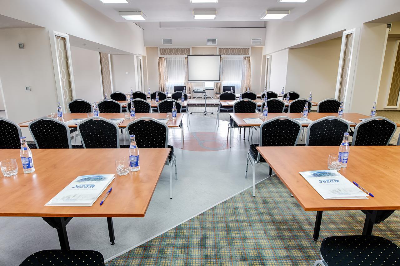Hotel Sezam 마초바 외부 사진