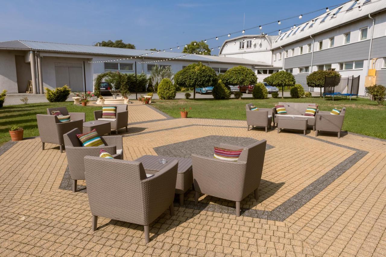 Hotel Sezam 마초바 외부 사진