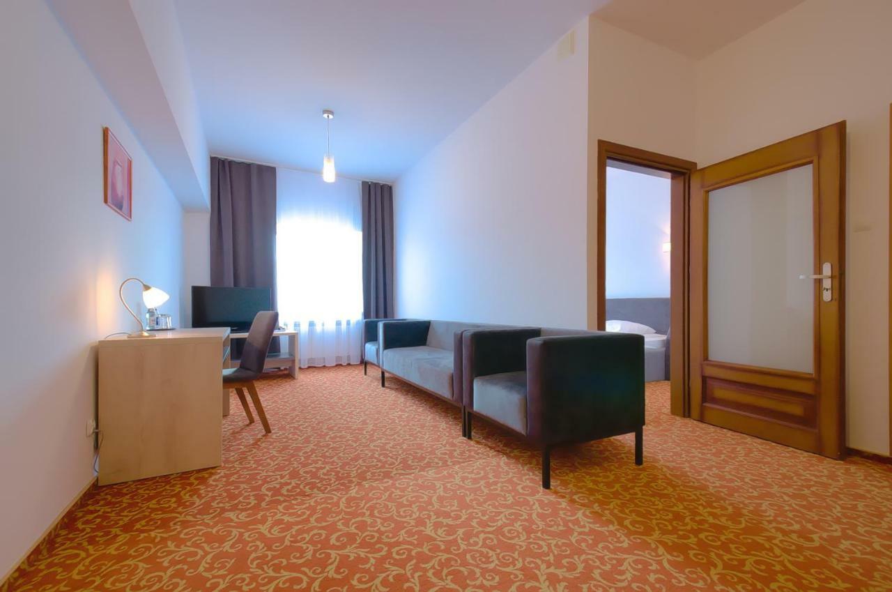 Hotel Sezam 마초바 외부 사진